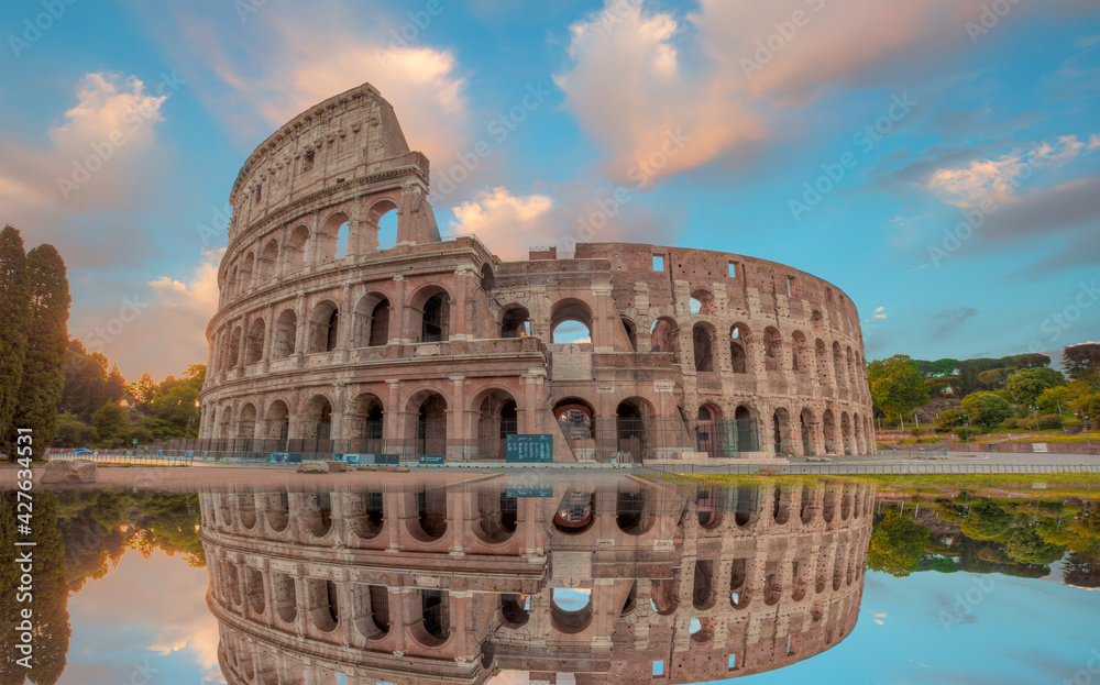 Fototapeta premium Amazing sunrise at Rome Colosseum (Roma Coliseum), Rome, Italy