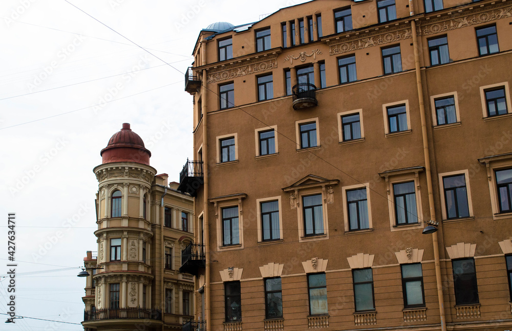 Fototapeta premium old building with a balcony, photo taken in the afternoon