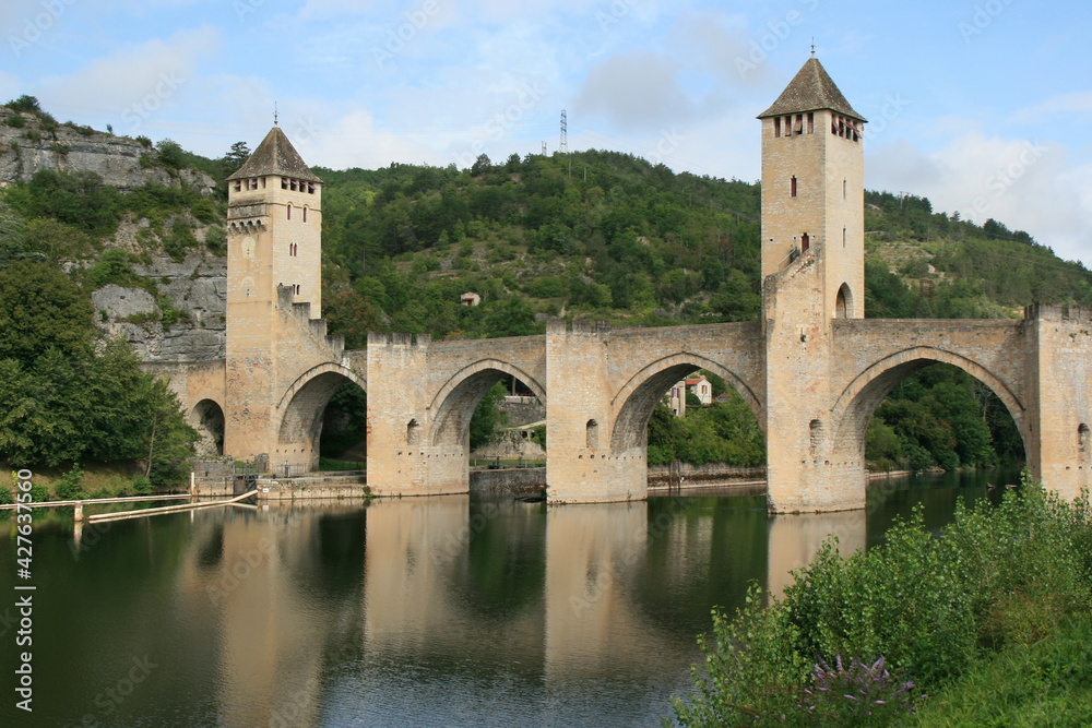 valentré bridge and river lot in cahors (france)