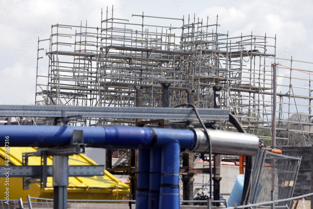 baugerüst und rohre auf der baustelle von stuttgart 21 baugerüst und rohre auf der baustelle von stuttgart 21