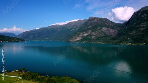 In volo su un fiordo norvegese