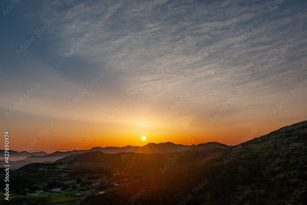 Obraz premium 四国カルストの朝陽