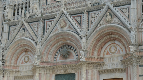 Il Duomo  noto anche come cattedrale metropolitana di Santa Maria Assunta a Siena.