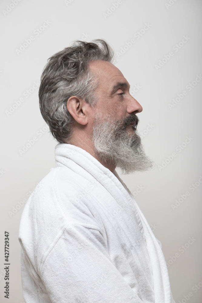 Obraz premium older man with beard in profile in bathrobe