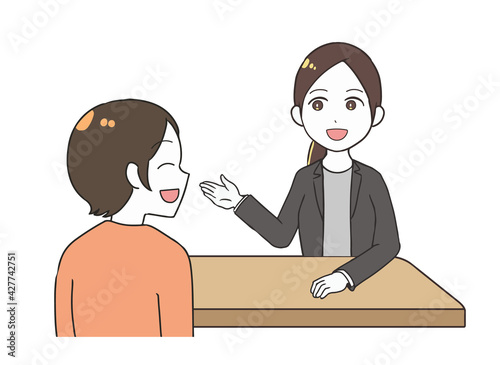 相談を受ける女性　笑顔の女性