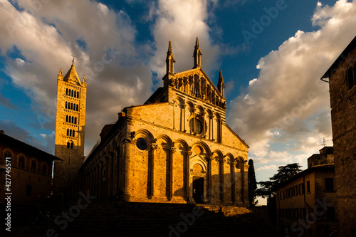 Tableau sur toile The cathedral of San Cerbone at sunset in the Tuscan village of Massa Marittima