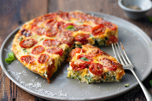Courgette and roasted tomatoes frittata