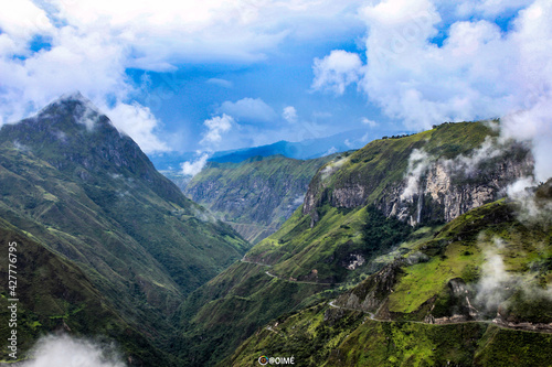 foto en el macizo colombiano, nacimiento de los rios magdalena, patia, y caqueta que recorren toda colombia en diferentes direcciones. photo