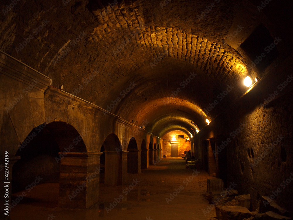 スペイン、タラゴナの古代ローマ遺跡。洞窟
Ancient Roman ruins in Tarragona, Spain. cave
