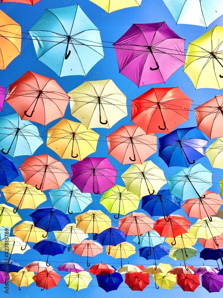 Naklejka premium Many umbrellas against the blue sky.