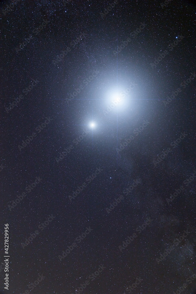Obraz premium Milky Way stars and starry skies photographed with long exposure