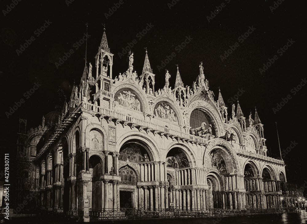 Fototapeta premium Lagunenstadt Venedig bei Nacht