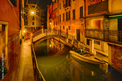 Lagunenstadt Venedig bei Nacht © Harald Tedesco