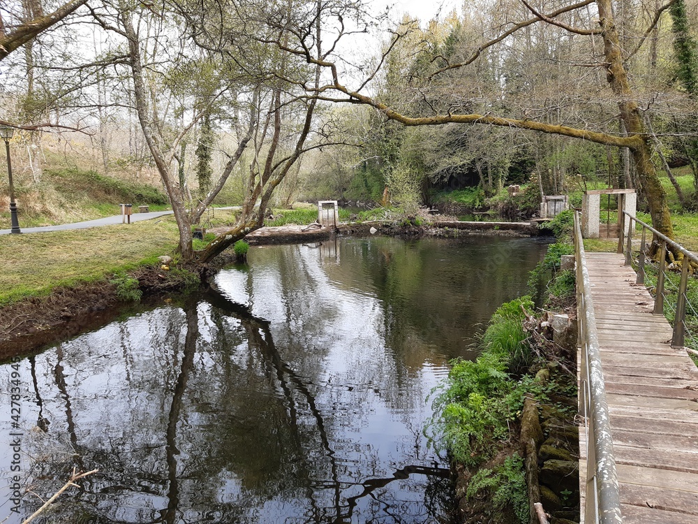 Presa de un río en Galicia
