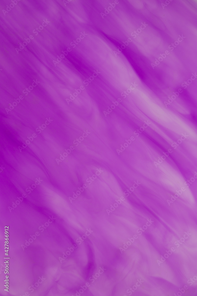 Obraz premium Spray purple paint background. Minimalist fashion wallpaper