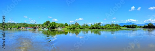 Sur la rivière Sierpe, péninsule d'Osa dans le Sud du Costa Rica