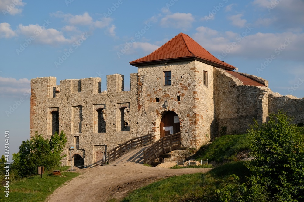 Ruins of medieval castle of Rabsztyn on Eagles Nests trail in the Jura region, Krakowsko-Czestochowska Upland, Silesia, Poland