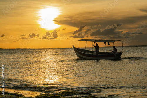 Fototapeta Naklejka Na Ścianę i Meble -  Por do sol na Ribeira Salvador Bahia a beira mar