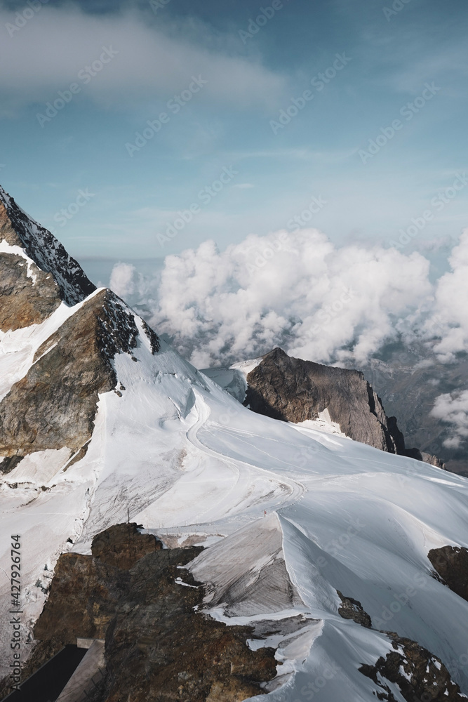 Obraz premium snow covered mountains