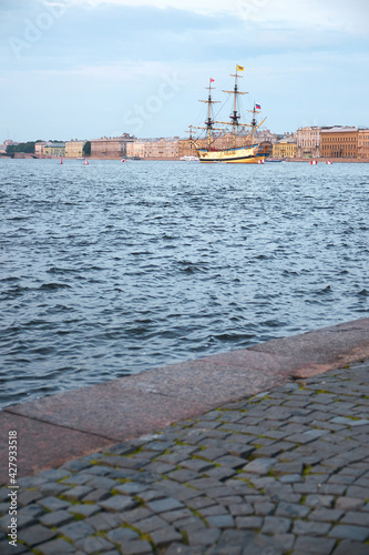 Murais de parede Sailing ship on the roadstead of St. Petersburg