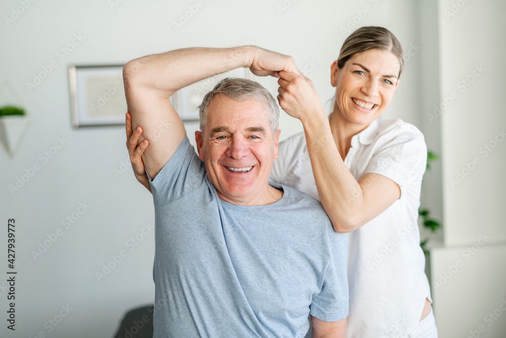 Obraz premium A Modern rehabilitation physiotherapy worker with senior client