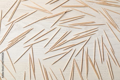Fototapeta Naklejka Na Ścianę i Meble -  Disposable toothpicks on white wooden background, flat lay