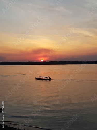 boat at sunset © Bruno