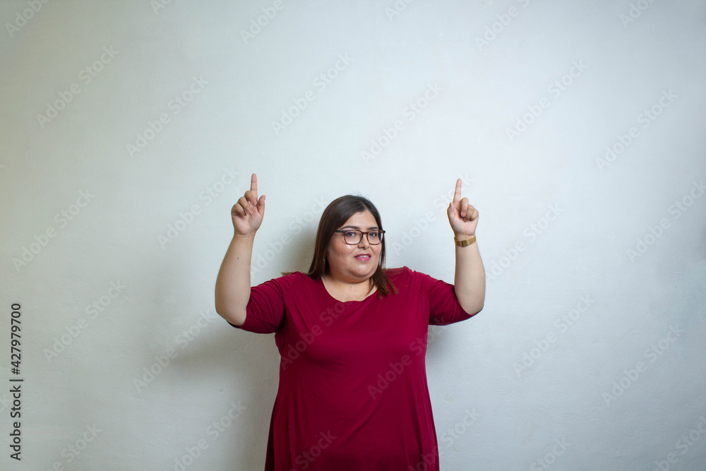 Ταπετσαρία fat woman on isolated background pointing up with both hands, plus size model
