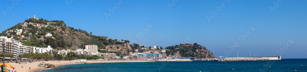 Espagne - Costa Brava - Panorama sur Blanes, sa plage, son chateau