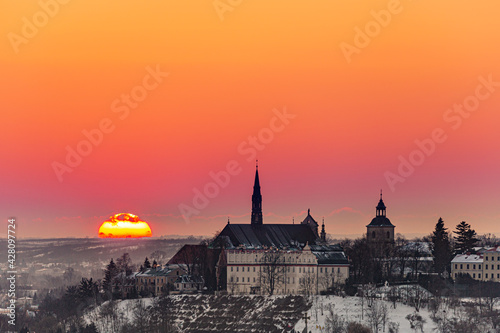 Zachód słońca z widokiem na Sandomierz, województwo świętokrzyskie