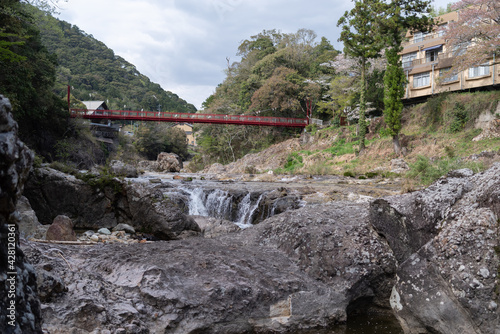 湯谷温泉と宇連川と浮石橋