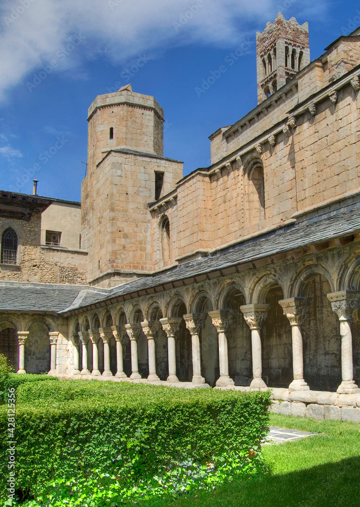 Cloître da la cathédrale de La Seu d'Urgell, Catalogne, Espagne