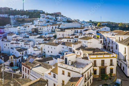 View on the white houses of the small village of Setenil de las Bodegas, one of the most famous white villages (Pueblo Blanco) of Andalusia, Spain © Pernelle Voyage