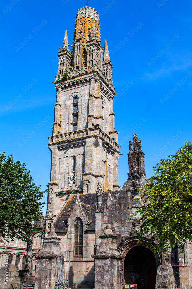 Fototapeta premium Lampaul-Guimiliau. Eglise Notre-Dame. Finistère. Bretagne