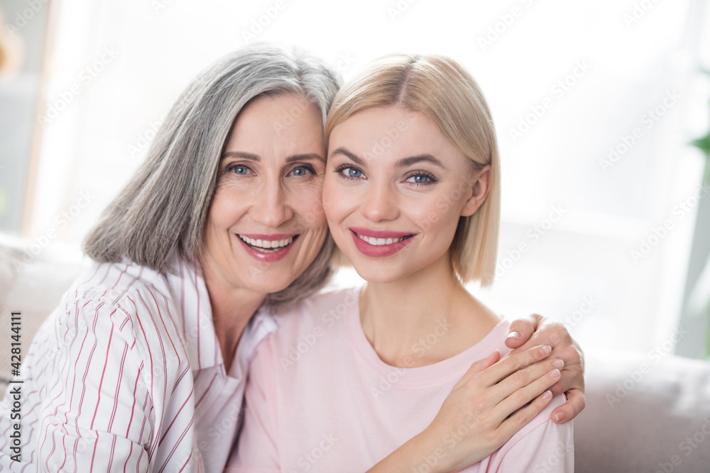 Photo of cheerful happy positive nice women family good mood smile harmony love indoors inside house home Photo of cheerful happy positive nice women family good mood smile harmony love indoors inside house home