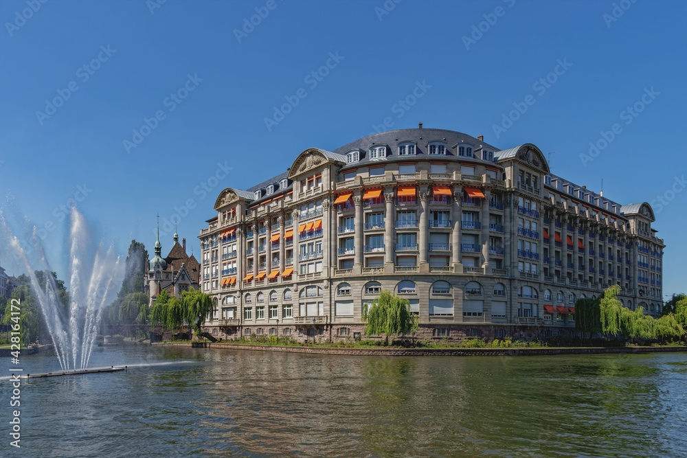 Fototapeta premium Fountain And Ill On Rue Des Pontonniers, Strasbourg, Alsace, France