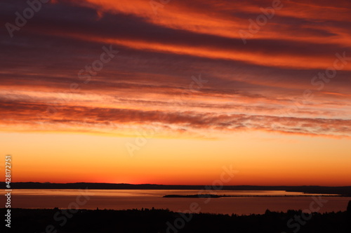 Fototapeta Naklejka Na Ścianę i Meble -  alba sul lago di garda