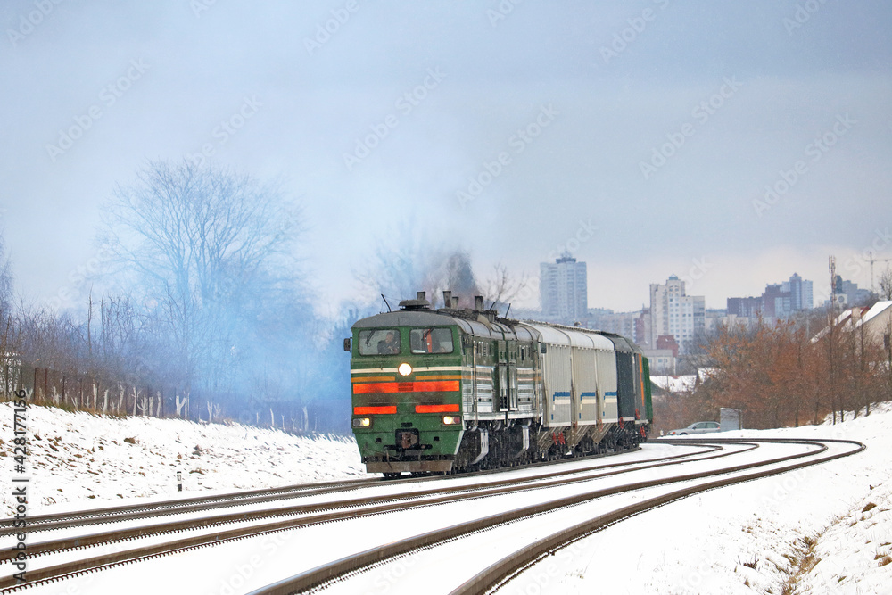 Obraz premium powerful diesel locomotive in the city