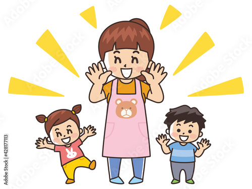 笑顔の保育士と園児　保育園　幼稚園