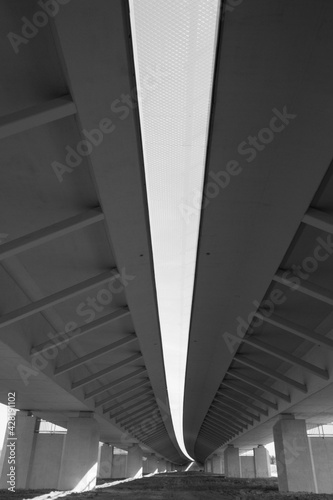 Bridge seen from underneath upwards © teine