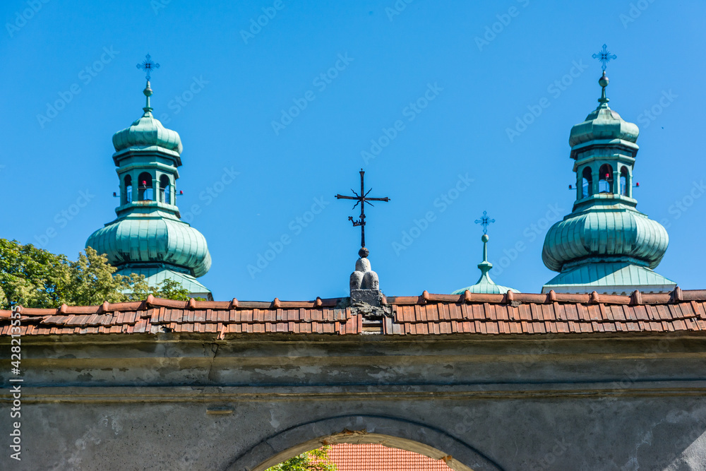 DWIE WIEŻE KLASZTORNE