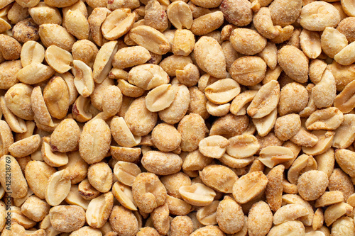 Obraz na plátně Dry roasted and seasoned salty peanuts.