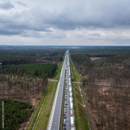 Obraz na płótnie photo of traffic jam in polish forest w salonie