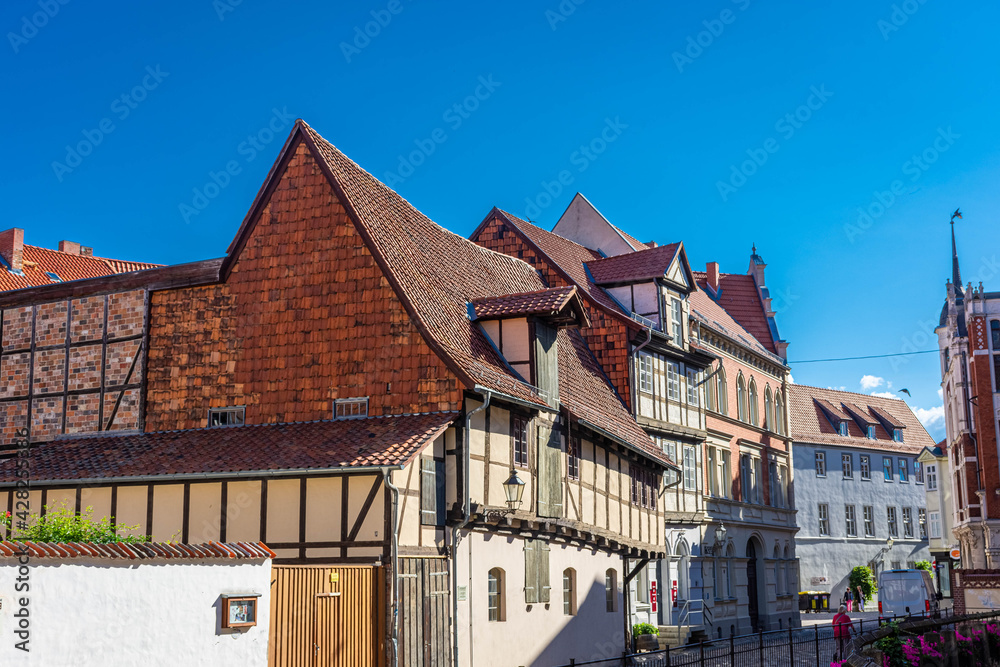 Fototapeta premium QUEDLINBURG, GERMANY, 28 JULY 2020: beautiful half-timbered houses in the streets of the historic center