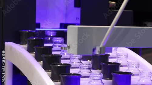Automated loader unloader of scientific medical samples in the laboratory