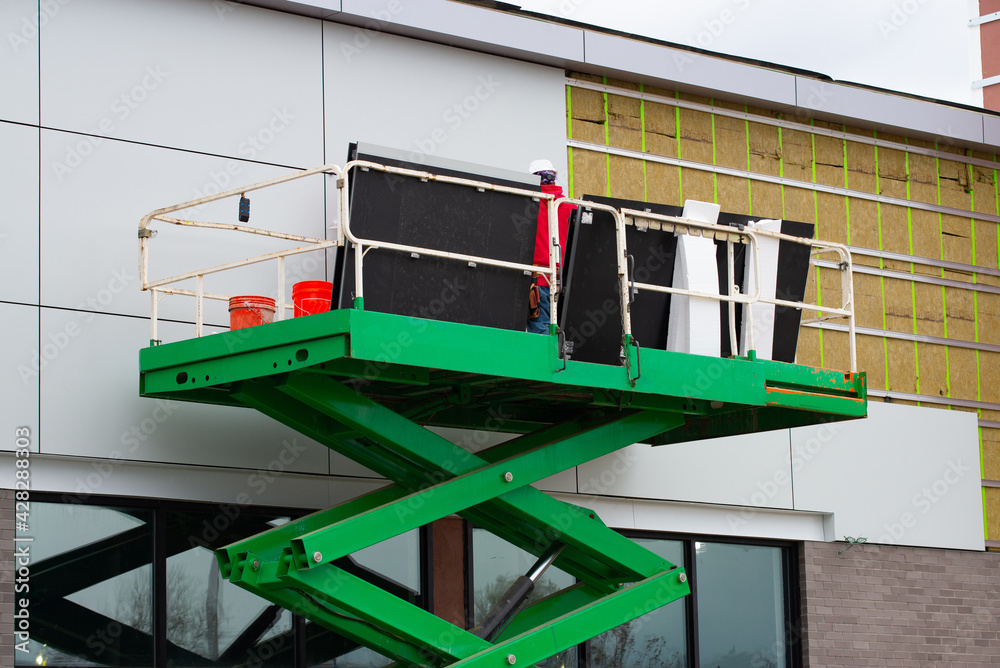 Hydraulic lift platform of the bucket cabin of a telescopic elevator on working construction site