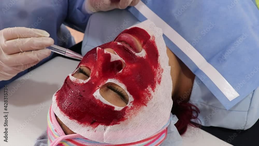 Mascara de sangre para el cuidado de la piel
