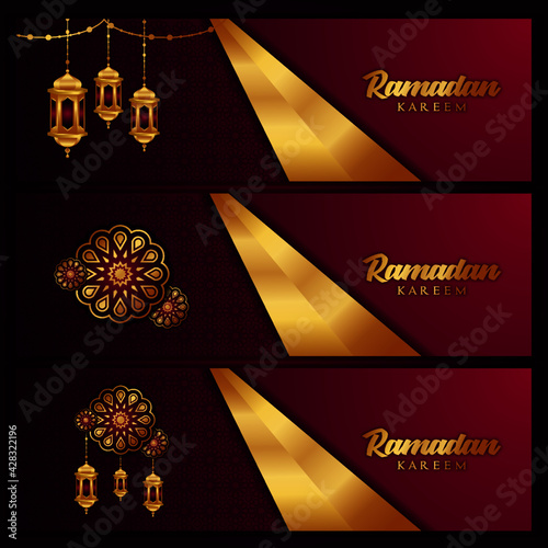 Elegant ramadan kareem decorative moon and lanterns greeting Free Vector