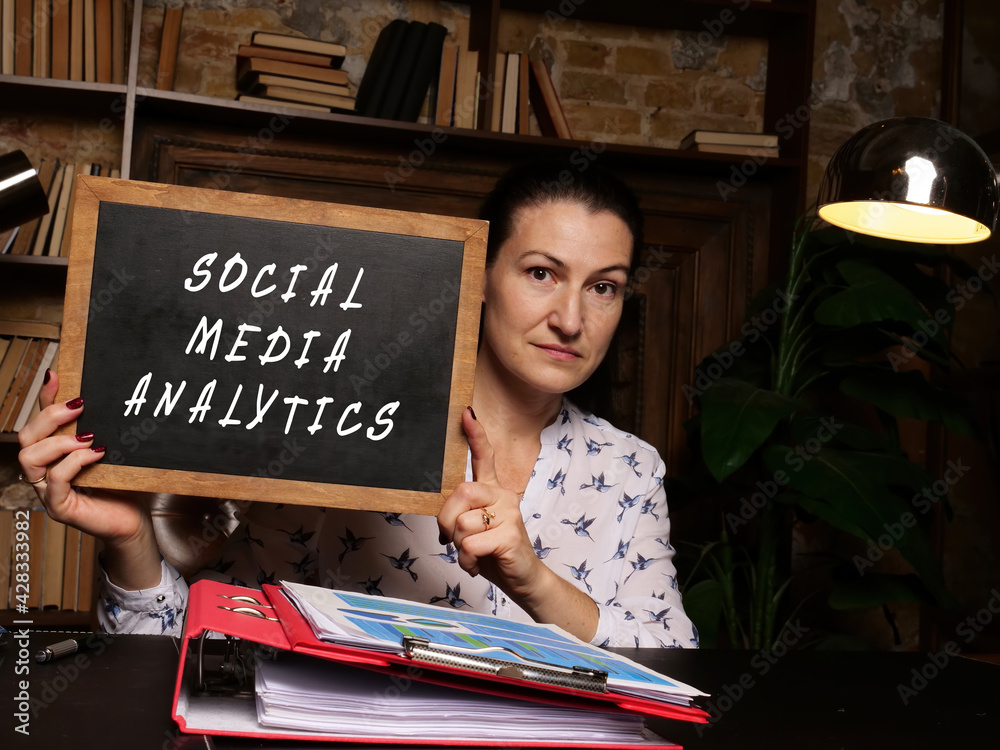 Fototapeta premium Business concept about SOCIAL MEDIA ANALYTICS with inscription on the board