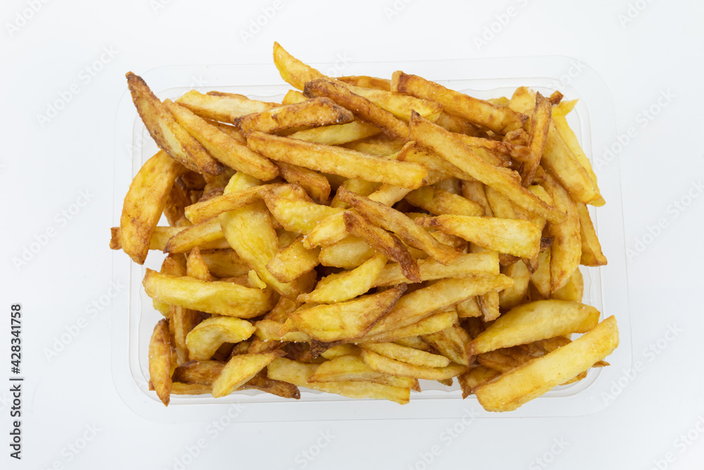barquette de frites isolé sur un fond blanc barquette de frites isolé sur un fond blanc